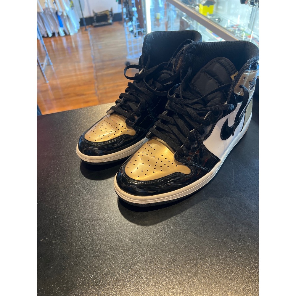 Jordan 1 Retro High OG Gold Toe Black White Metallic Patent 861428-007 Mens
